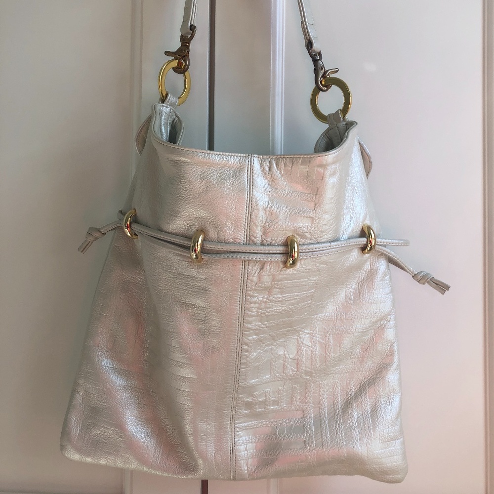Andre Oliver cream embossed leather handbag; Excellent condition